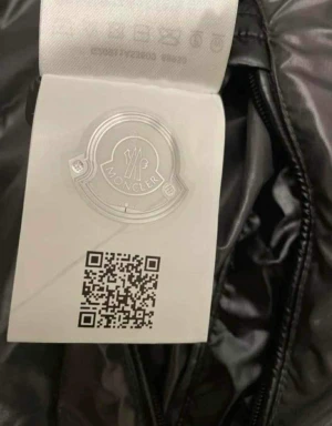 Moncler strlk 3 - Säljer en fin moncler jacka, knappt använd 