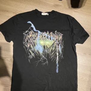 Week day tröja - Over size tröja från weekday me riktigt fet tryck