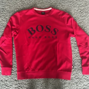 Hugo boss sweater säljes i bra skick! - Fet hugo boss tröja säljes i bra skick!