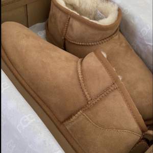 Beige/bruna vinter boots super sköna🤎 Helt nya aldrig använts🤎 Prutbar vid snabb affär🤎 OBS ej äkta bara en väldigt bra kopia⚠️