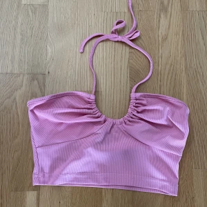 Topp - Säljer denna söta topp. Är i mycket bra skick.