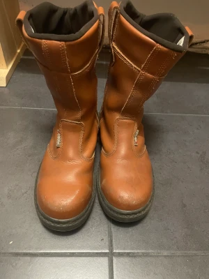 Vinterskor st 36 - Vinterskor, använda en säsong, st 36