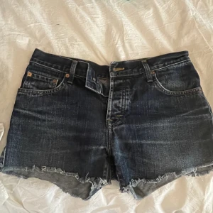 Jeansshorts  - Skit snygga jeans shorts från lager 157. Storlek 32/34.