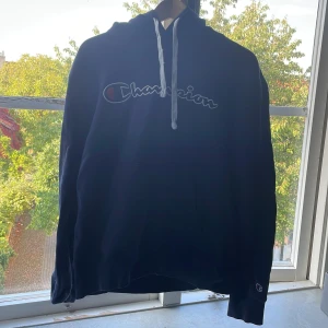 Champion hoodie - Den är lite solskadad men inte super mycket