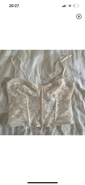 Zara spetstopp - Så söt och snygg topp från zara i stl S! Aldrig använd💗 passar nog xs också