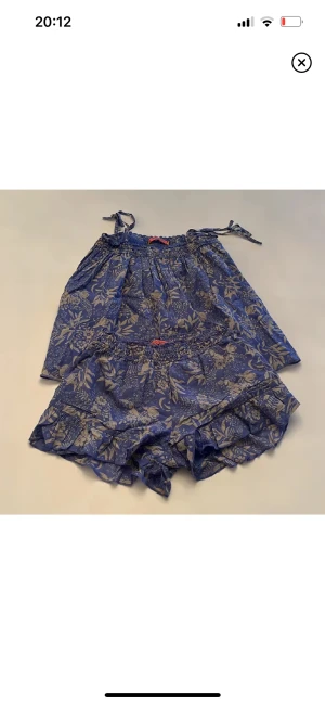 Scotch&soda set - Gulligt set från Scotch&soda i stl 152!💕 köpt för längesen men inga defekter🫶🏼 nypris var troligtvis runt 600kr!