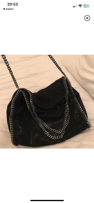 Stella Mccartney - En Stella Mccartney liknande väska köpt på amazon för 470kr. Super snygg och trendig, bra skick och rymlig med leopardmönster på insidan. (Inte äkta Stella Mccartney)