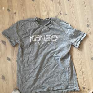 Kenzo t-shirt i storlek 14 år kids