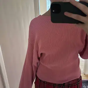 (Färgen är som första bilden) jättefin rosa tröja från gina💘