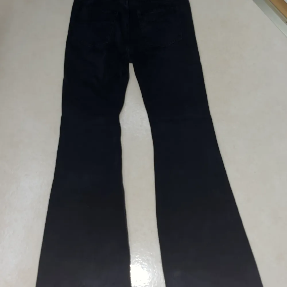 Balenciaga flared jeans  Rep Använda 3-4 ggr Pris INTE hugget i sten!. Jeans & Byxor.