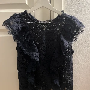 zara tröja - Säljer då den endast kommit till användning 1 gång💕