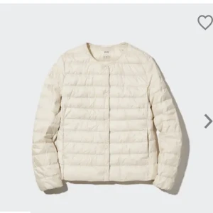 Höst jacka  - Säljer min jacka från uniqlo då jag inte använder den längre. Jackan är inte mycket använd och är i ett bra skick. Ny pris 800 Skriv för fler bilder 