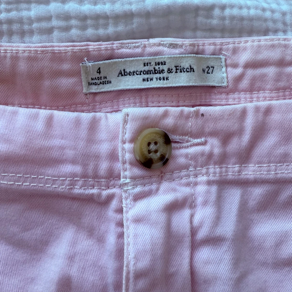 Lågmidjade ljusrosa shorts från Abercrombie & Fitch - 2