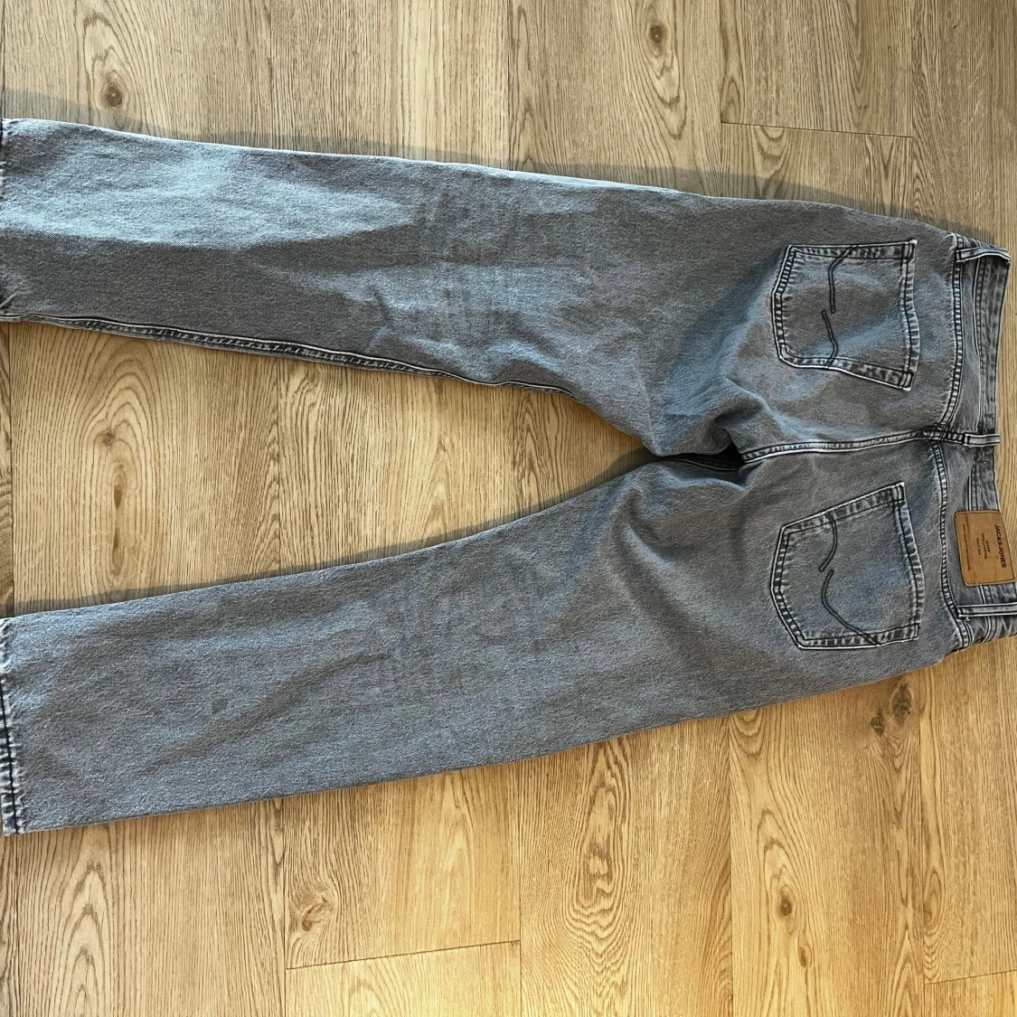 Grå jeans från Jack & Jones - 1