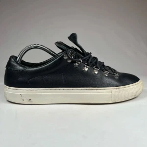 Svarta sneakers från Diemme - Feeeta svarta sneakers från Diemme. Nypris runt 5000 hos mig 1899 kr. Frågor eller funderingar? Skriv. 