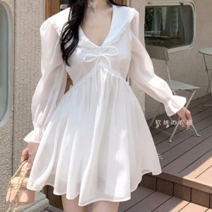 Vit klänning med sjömanskrage  - Helt ny med tags. Storlek S men uppskattar att den passar XS-S.