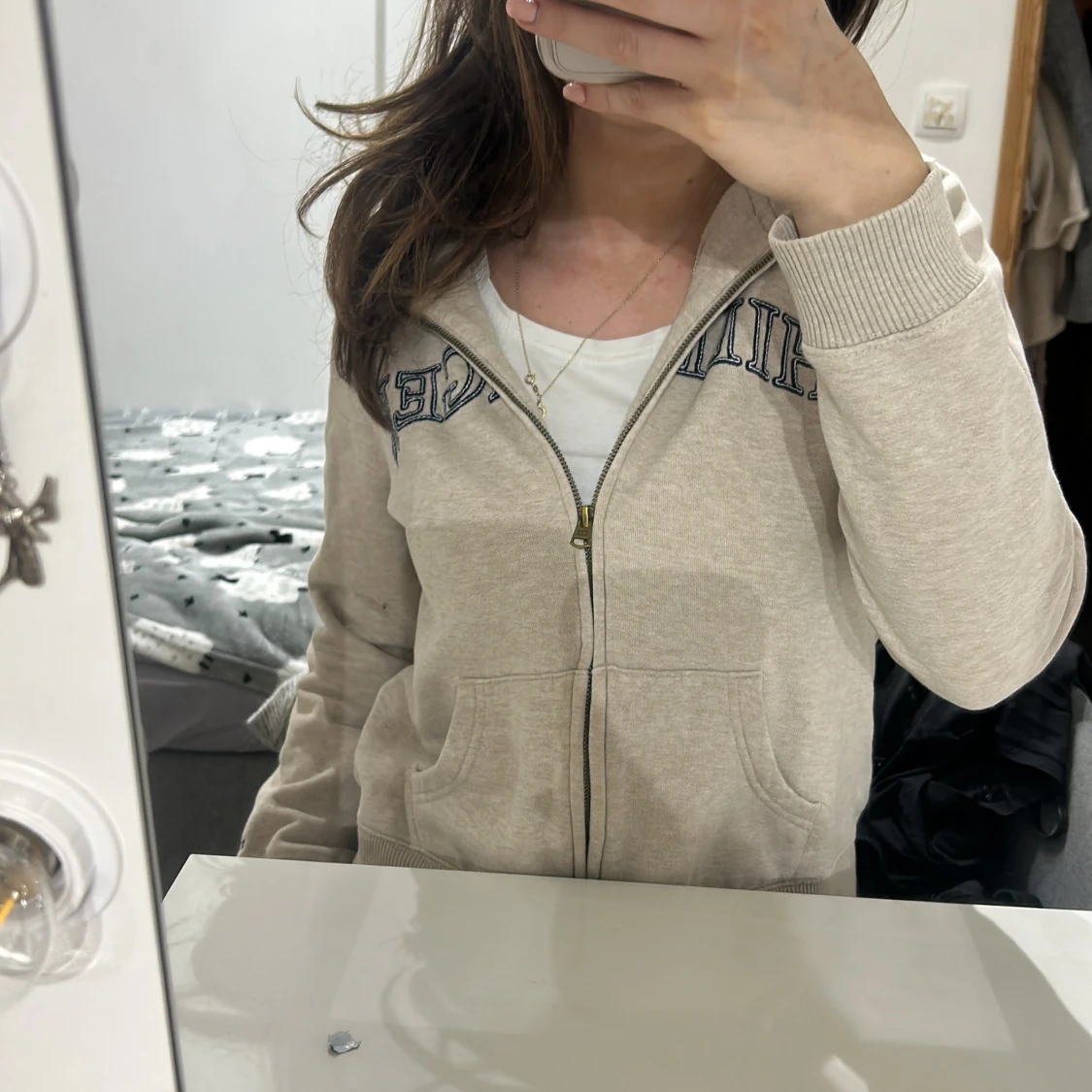 Beige hoodie från Tommy Hilfiger - 2