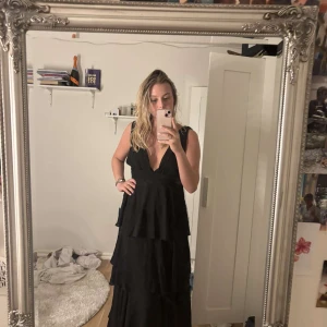 Bak klänning - Så snygg, i storlek s men passar xs oxkså