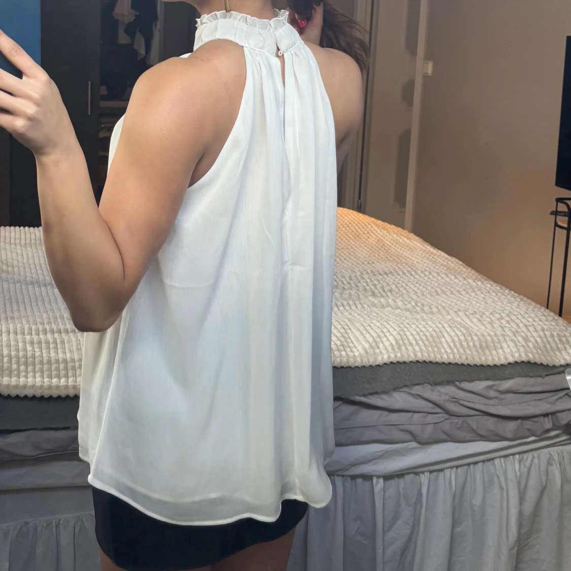 Vit ärmlös blus - 1