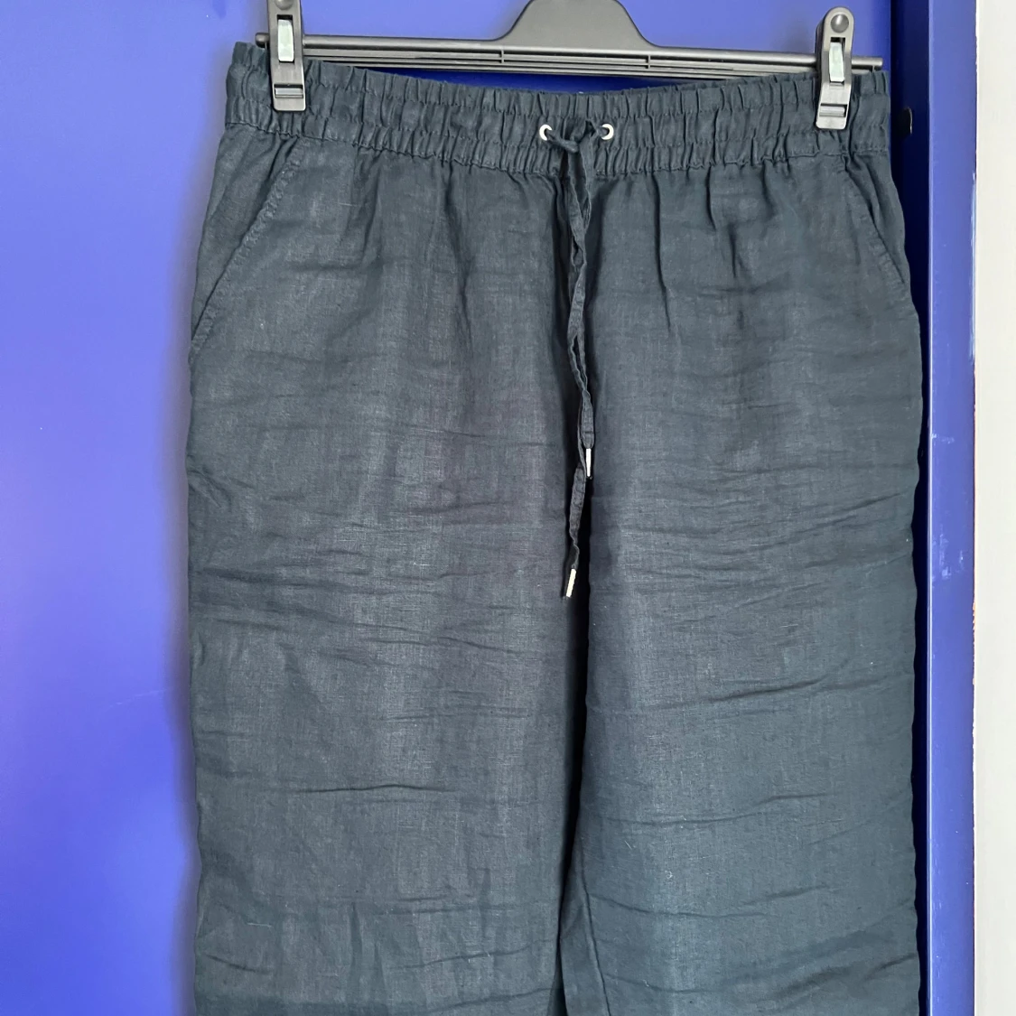 Mörkblå linnebyxor storlek M från H&M - 1