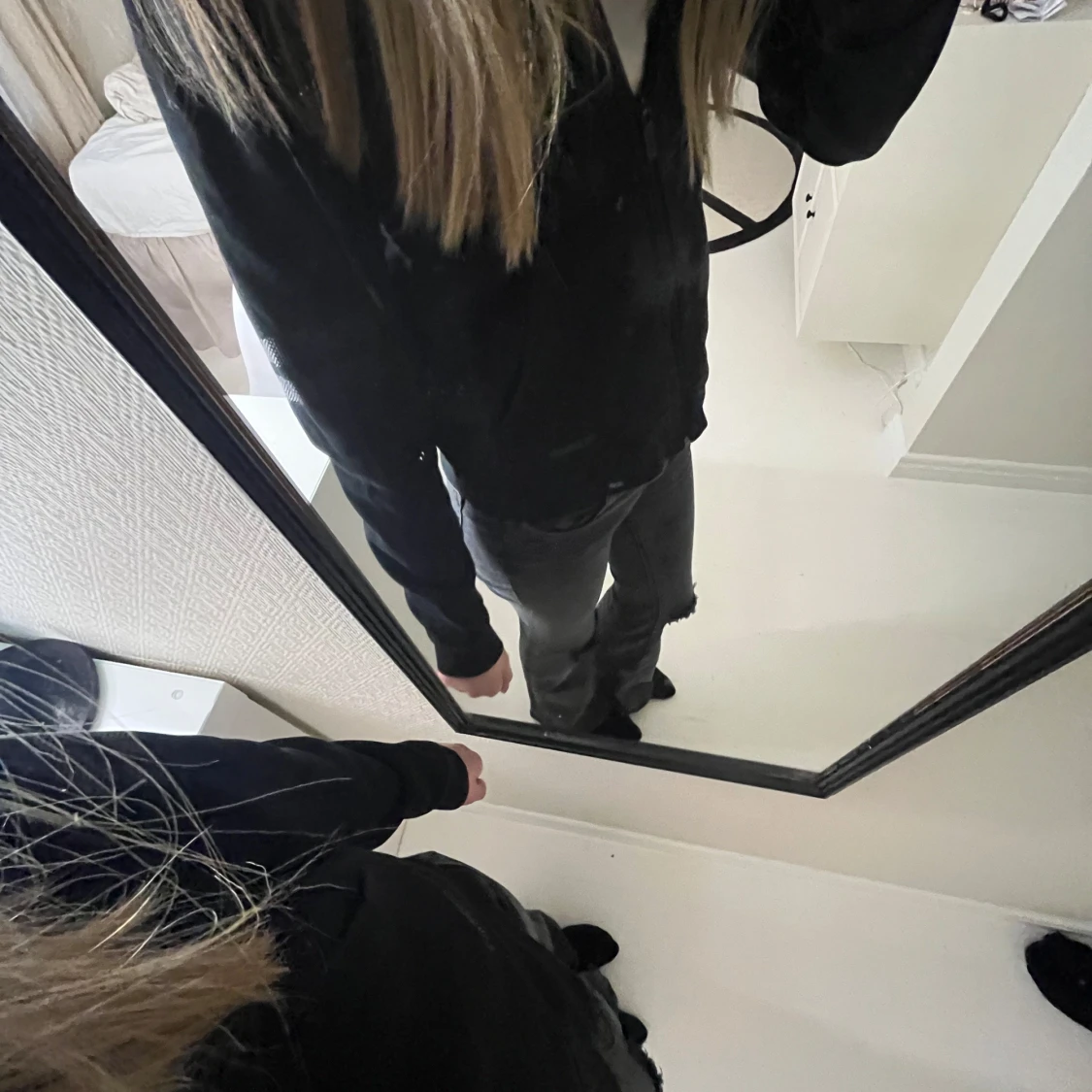 Svart jacka med dragkedja från stronger - 2