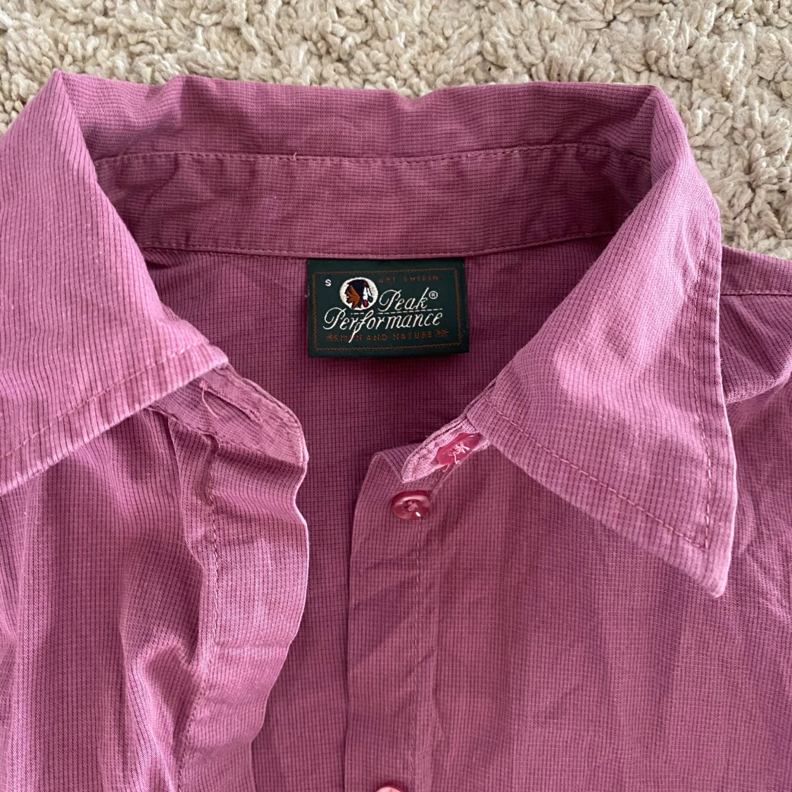 Croppad Lila skjorta från Peak Performance - 1
