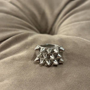 Edblad ring  - Sparsamt använd 