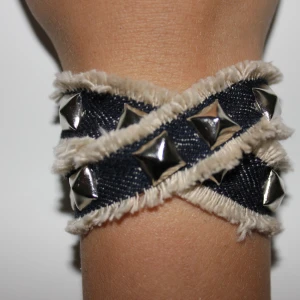 Dark navy silver - dubbelt nitarmband - Mörkblått jeansarmband med silvernitar 