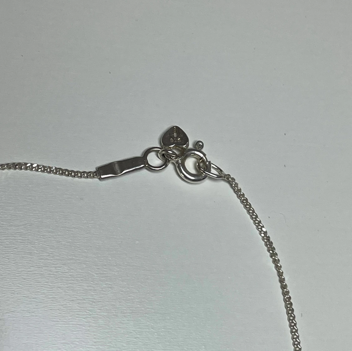 Silverhalsband med bokstavsberlock A - 4