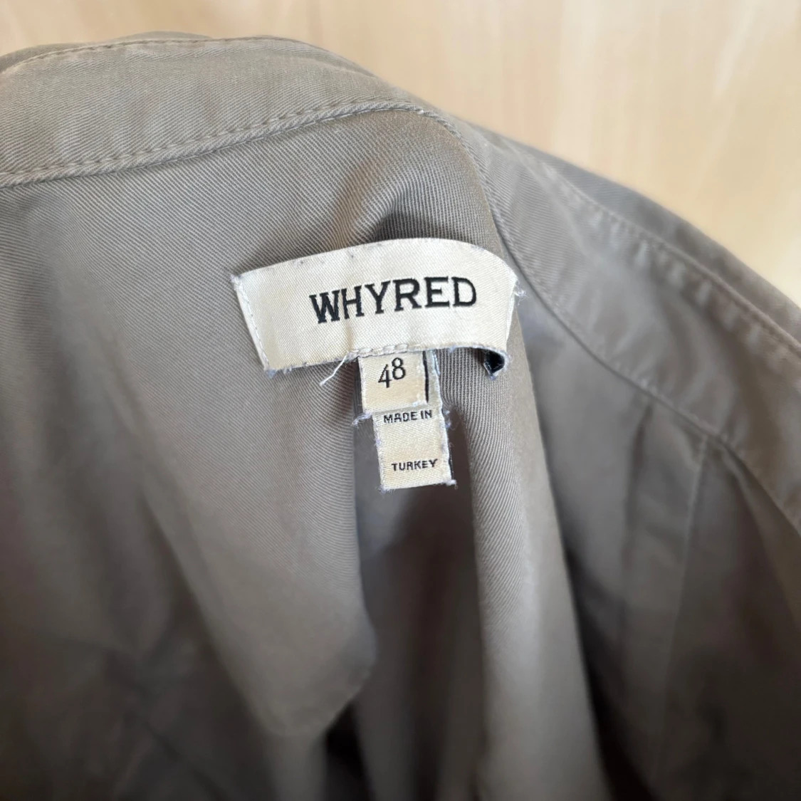 Beige skjorta från Whyred - 1