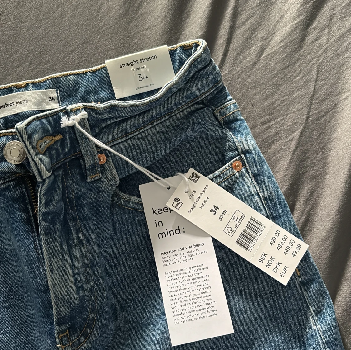Blå straight stretch jeans från Gina Tricot - 2