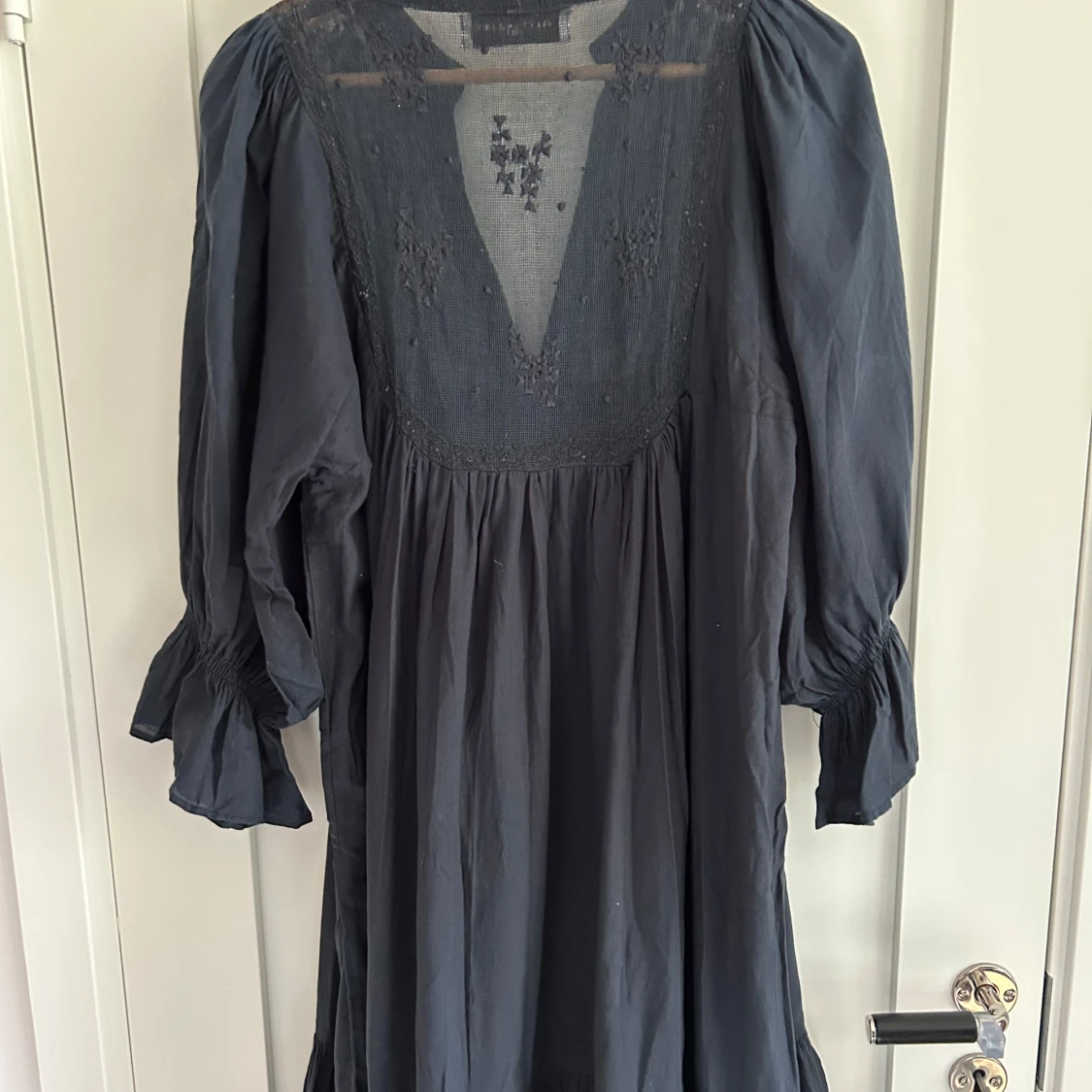 Mörkblå klänning från Lolly's Laundry - 1