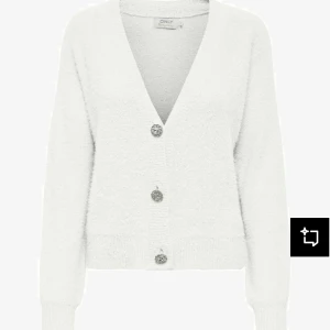 Vit kofta med silver knappar - Snygg vit kofta som passar med de mesta! Passar mig som är 168💓