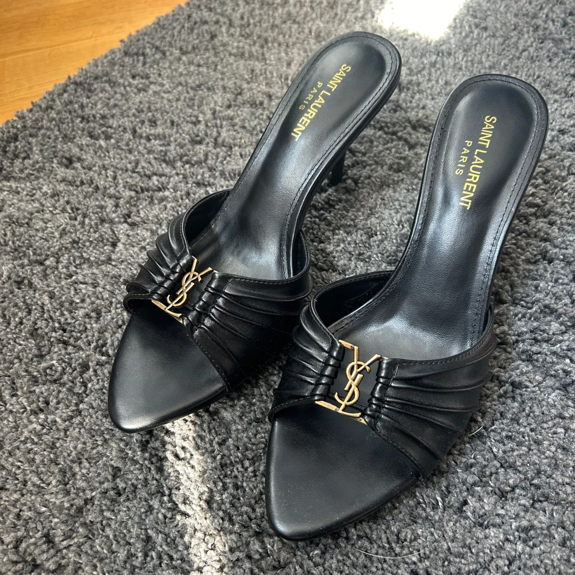 Klackar från Saint Laurent