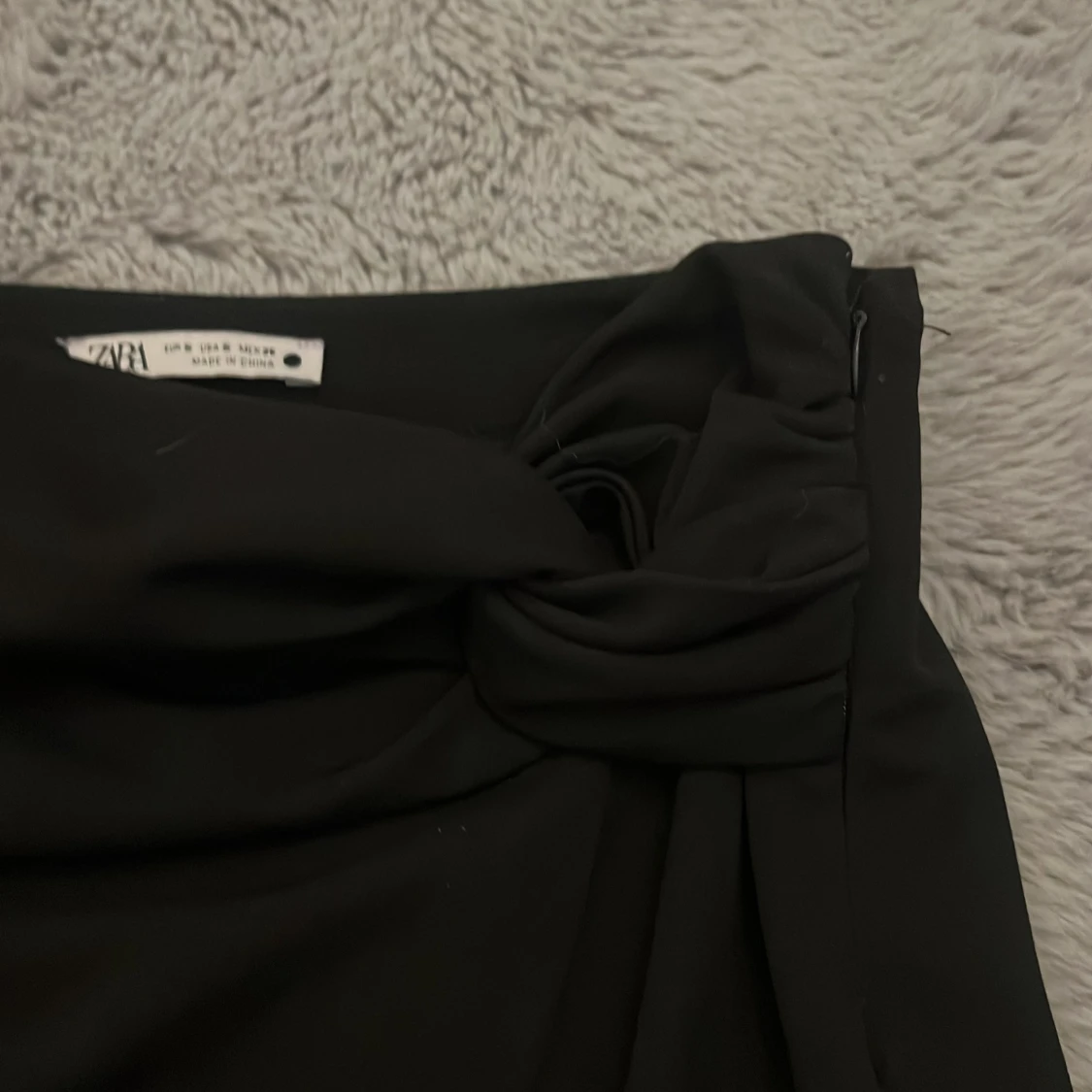 Svart omlottkjol med knut från Zara - 1