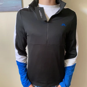 J.Lindeberg  - Riktigt snygg J.Lindeberg tröja helt ny! Storlek S. Mitt pris 600kr