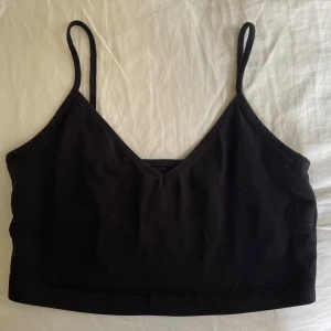 Linne - Ett croppat linne från even & odd i storlek s