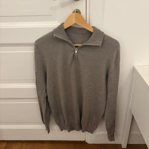 John Henric Merinoull Halfzip - Nypris: 1000 kr Mycket bra skick! Storlek: M (kan passa S) 100% Merinoull 