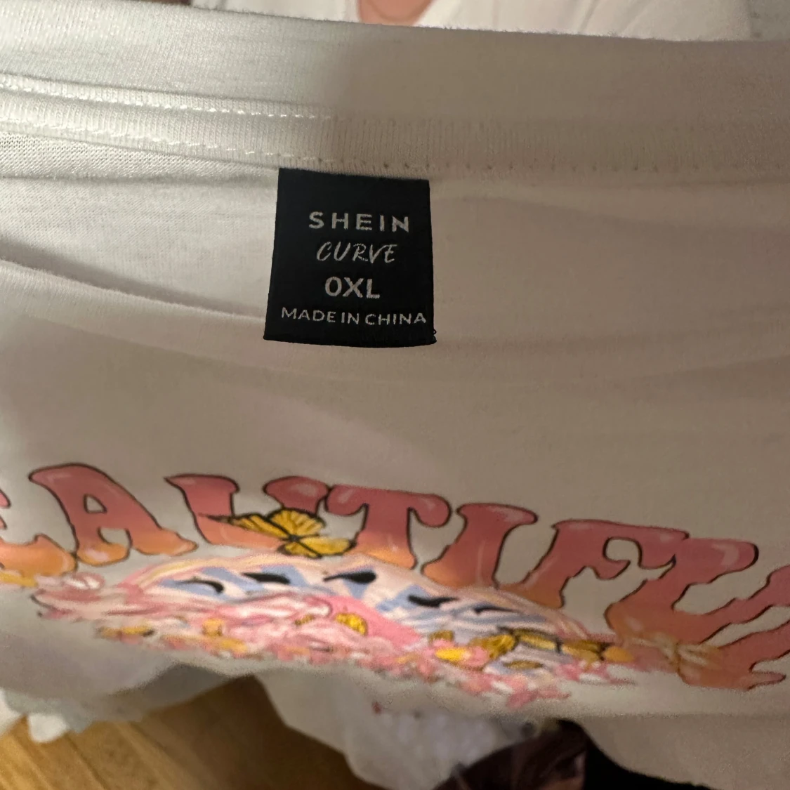 Vit t-shirt med butterfly-tryck från SHEIN - 2