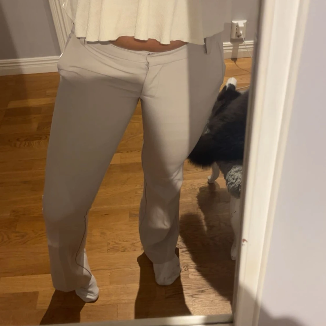 Beiga lågmidjade kostymbyxor 