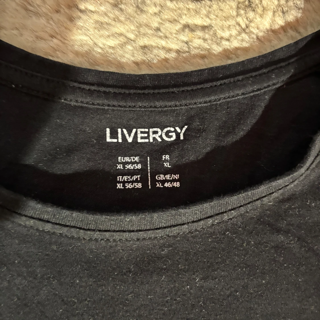 Svart basic t-shirt från Livergy XL - 2