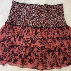 Zara kjol - Mönstrad zara kjol, har använt någon gång 