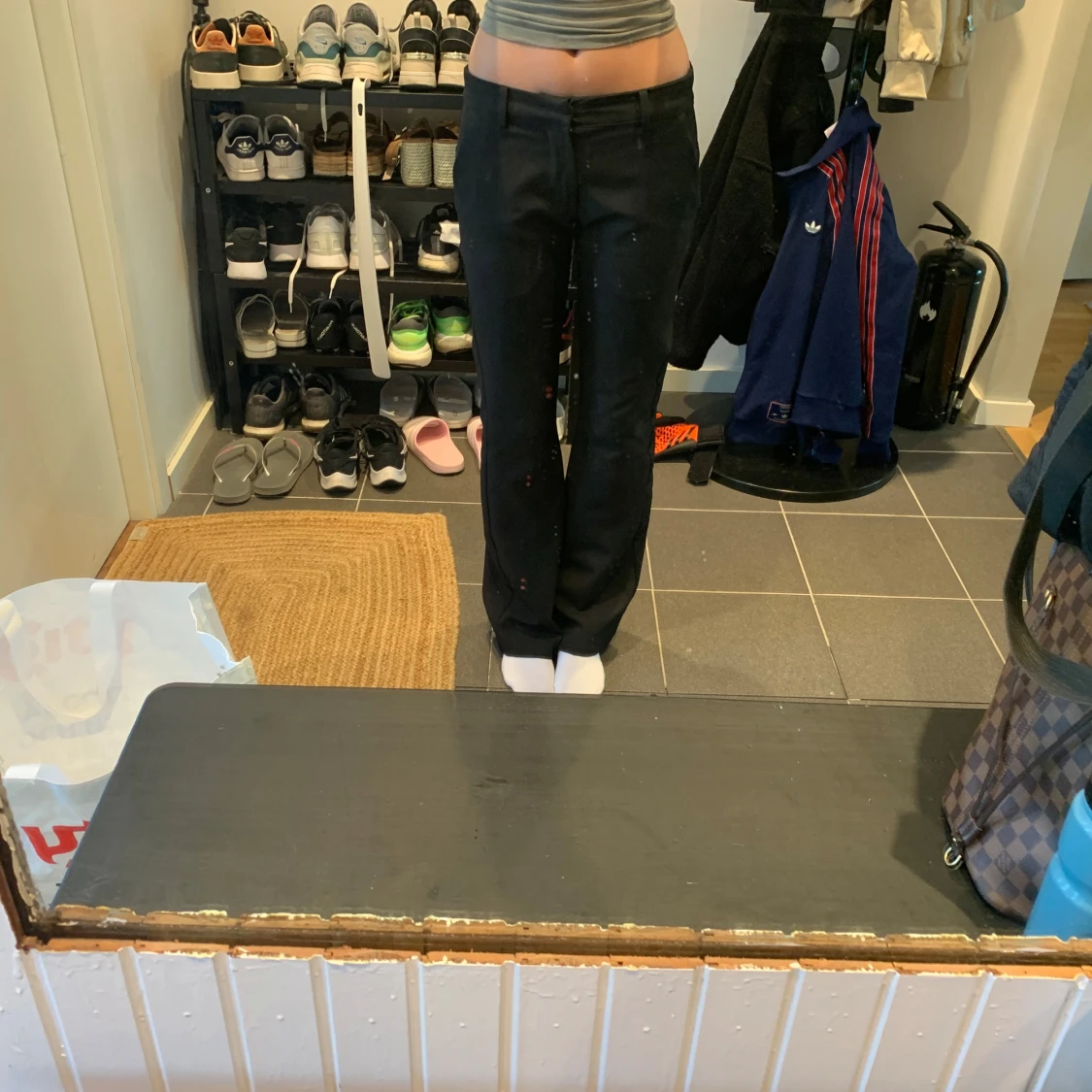 Svarta lågmidjade kostymbyxor  - 2