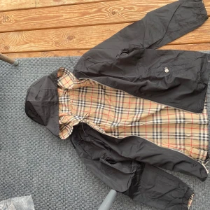 Burberry jacka  - Bra