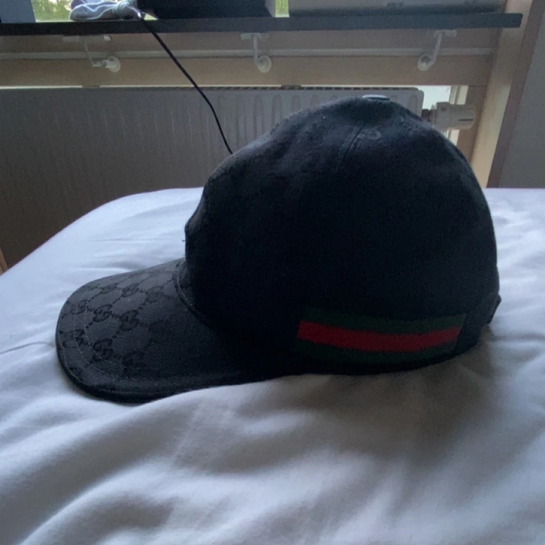 Svart keps från Gucci med röd och grön rand - 3