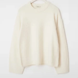 Stickad tröja  - Cremevit stickad tröja från Gina tricot 