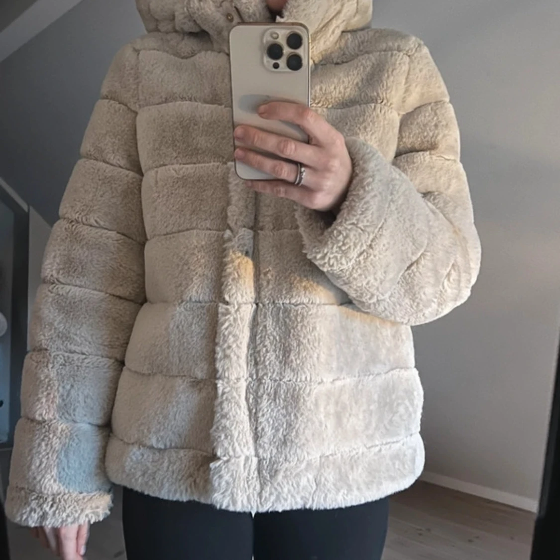 Beige teddyjacka från Samsøe Samsøe