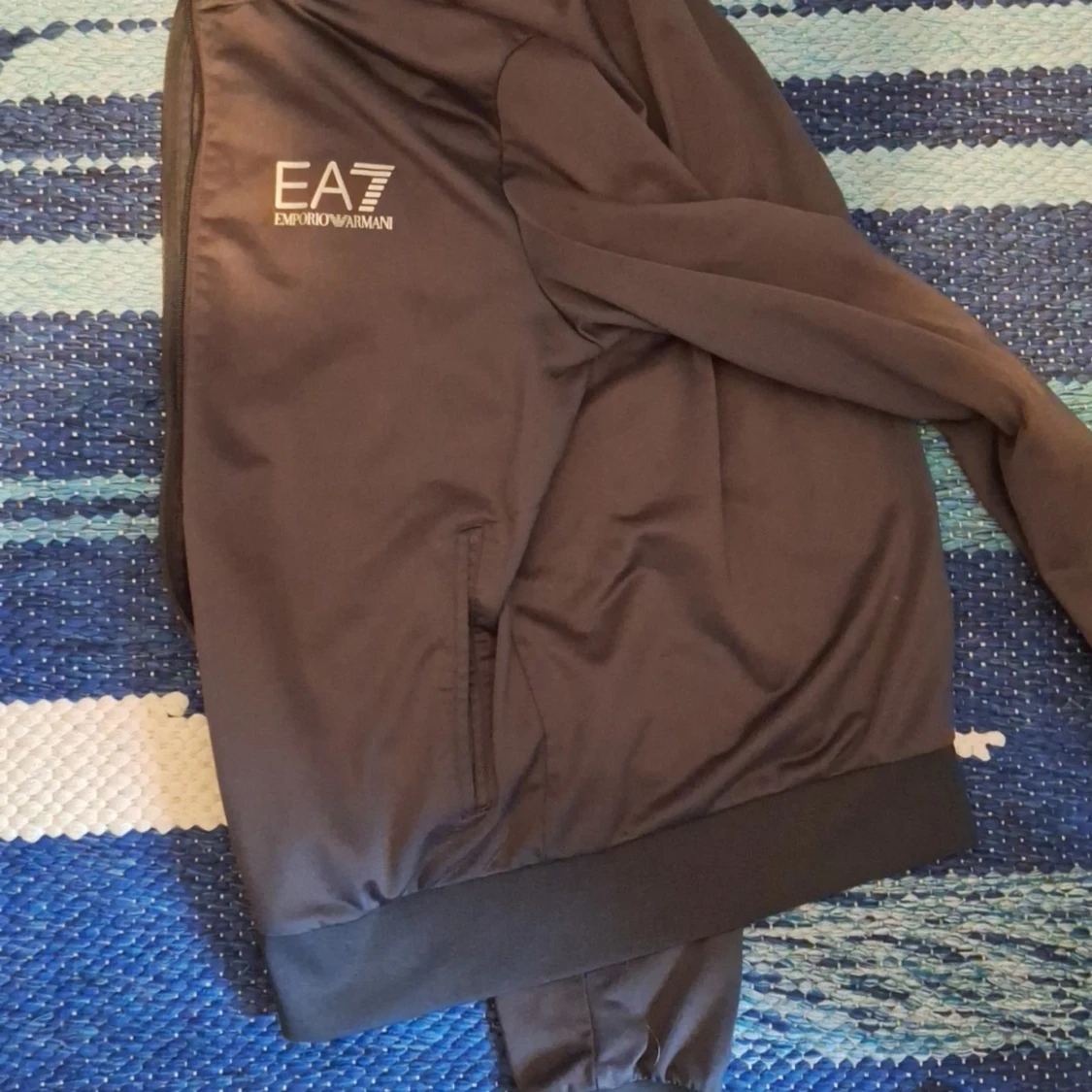 Svart jacka från Emporio Armani EA7 - 2