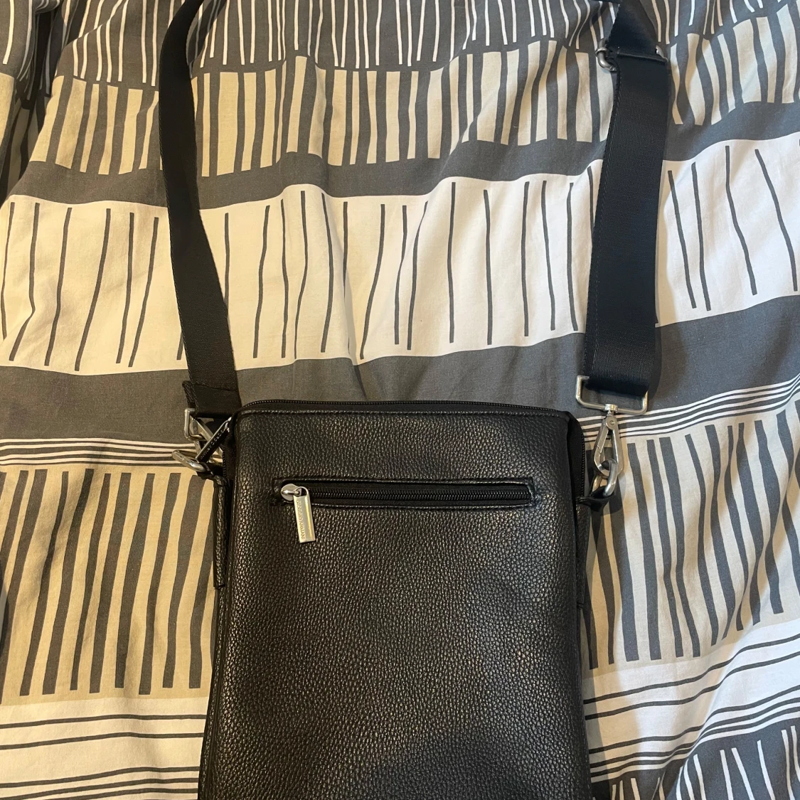 Svart axelväska från Emporio Armani - 2