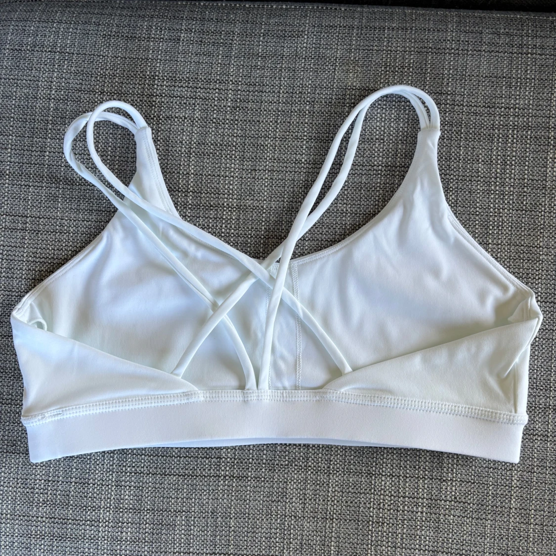 Vit sport-bh med korsade band - 1